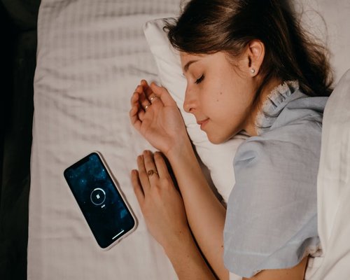 Turning off smartphone before sleeping